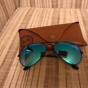 Blue mirror aviator ray bans